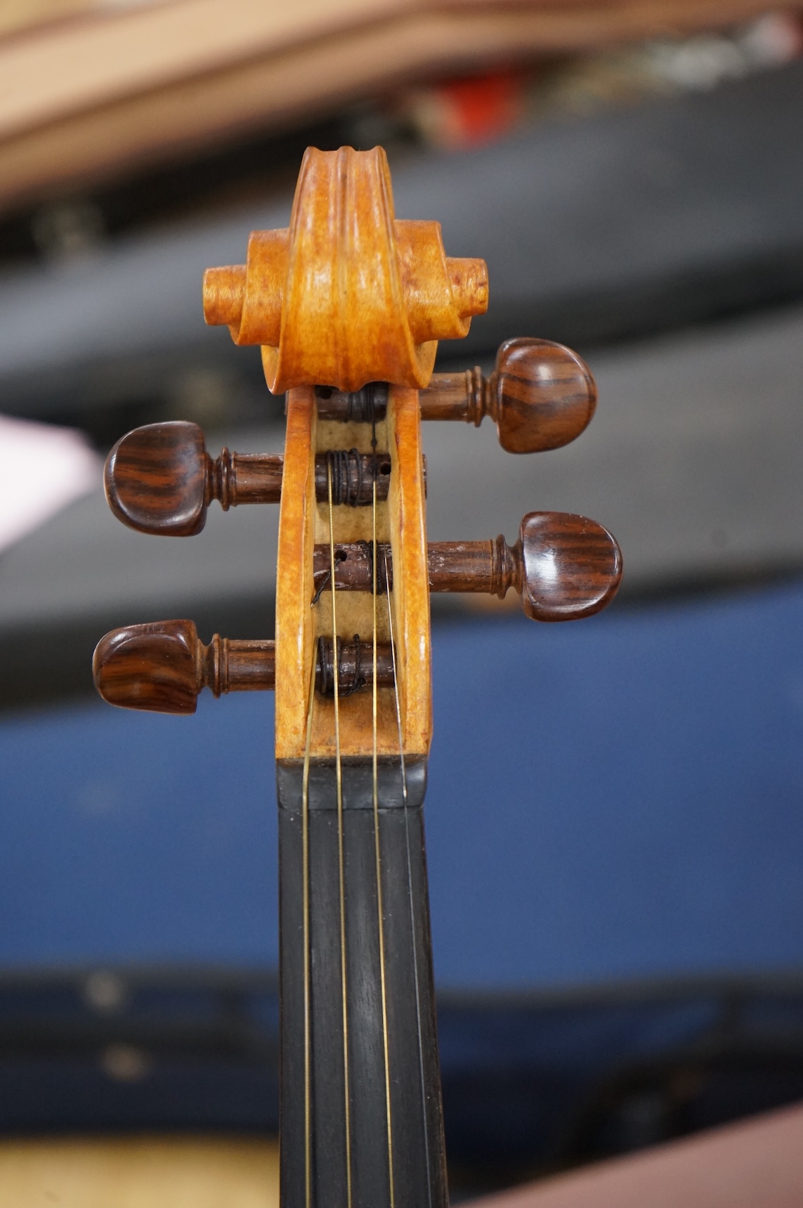 A cased handmade English violin by Robert Down, Hindhead Fecit Anno 1977